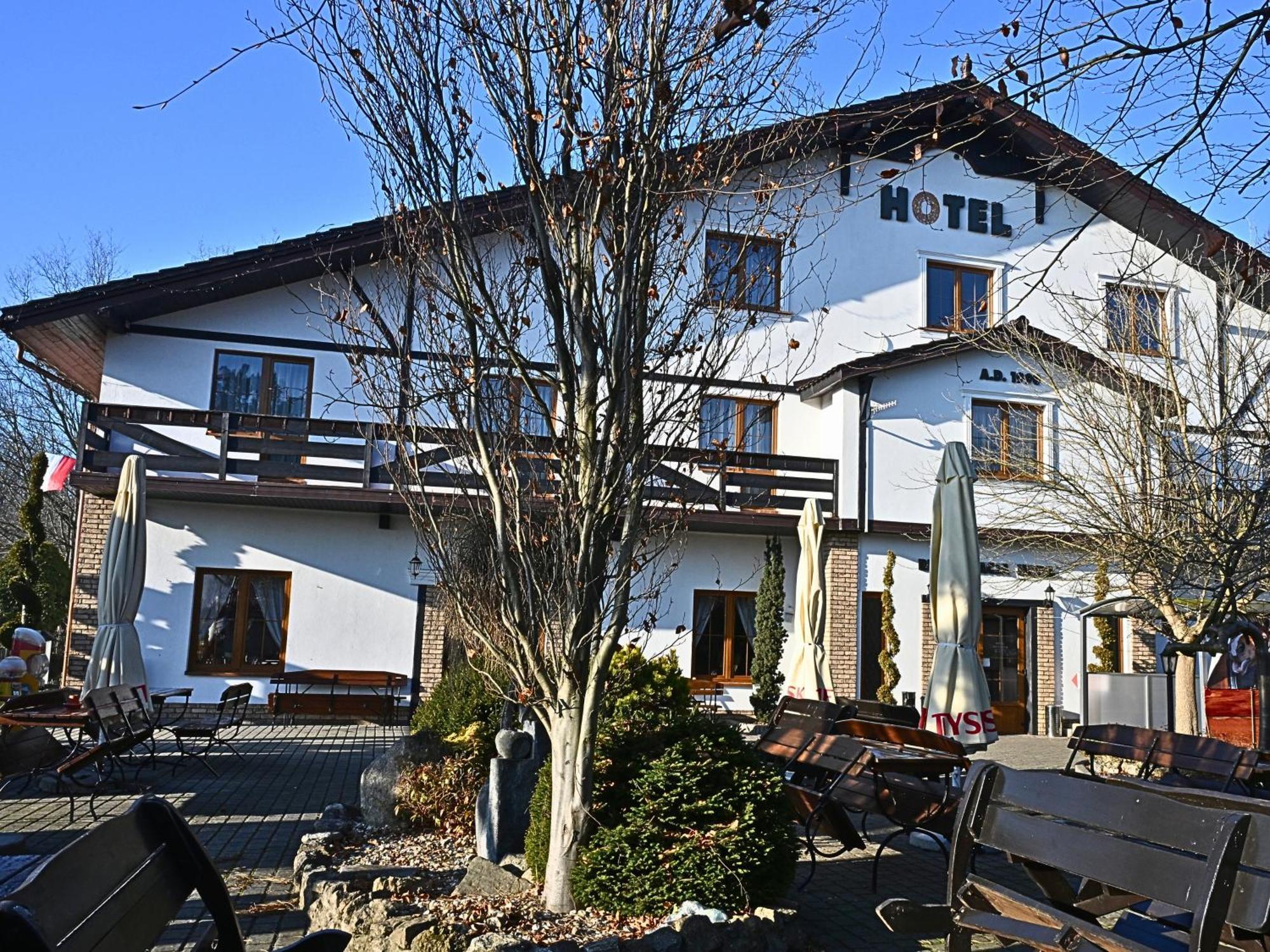 Hotel Sjesta ミコウフ エクステリア 写真